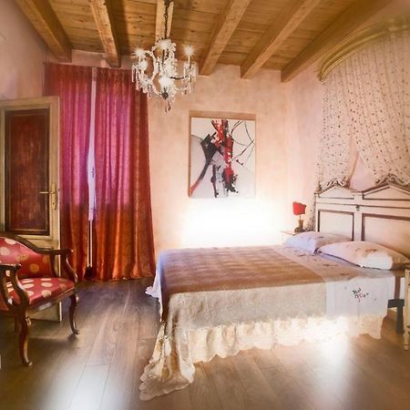 Antica Dimora Conti Custoza Bed and Breakfast Roverbella Δωμάτιο φωτογραφία