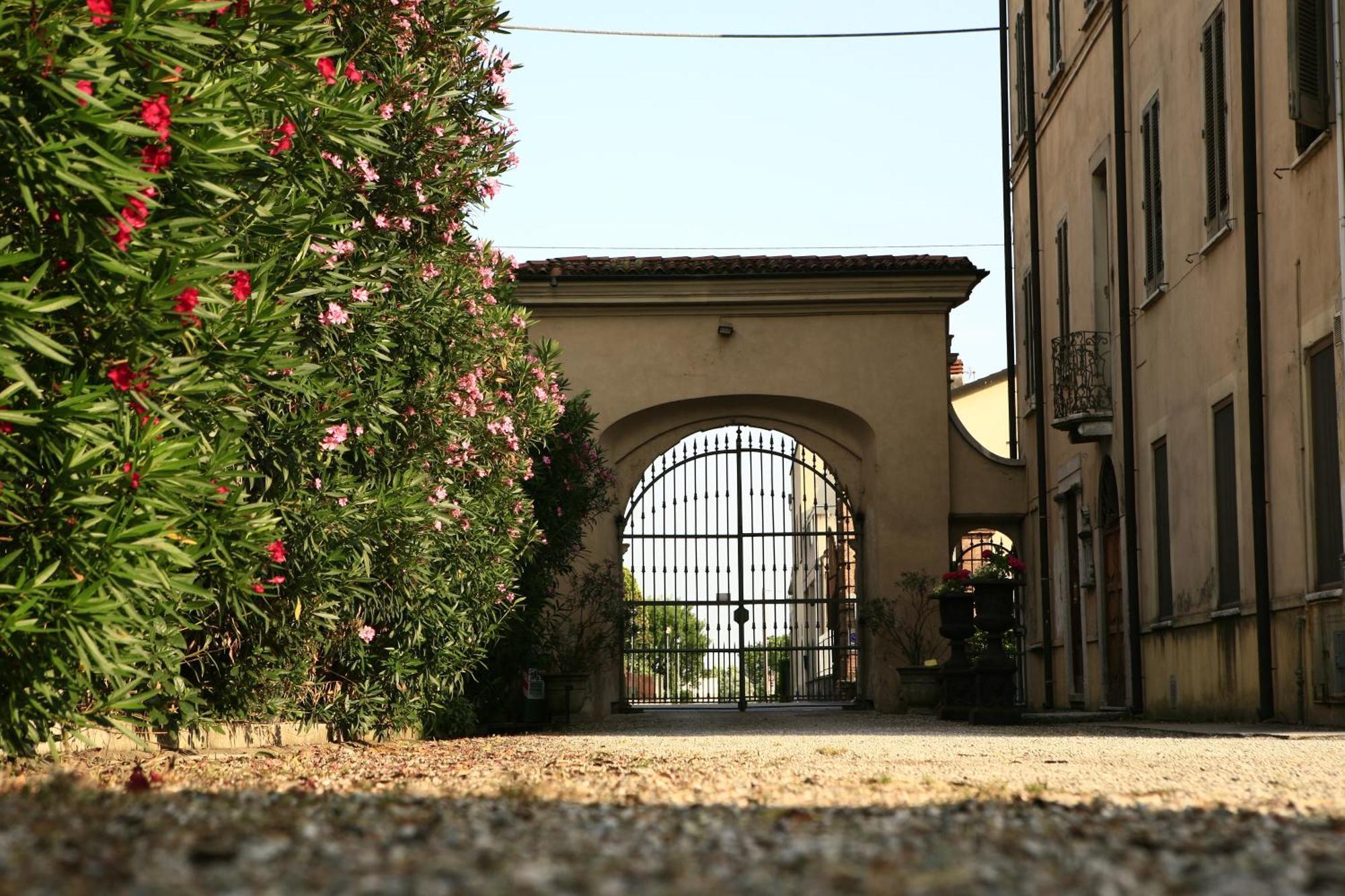 Antica Dimora Conti Custoza Bed and Breakfast Roverbella Εξωτερικό φωτογραφία