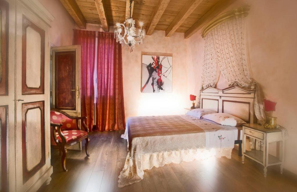 Antica Dimora Conti Custoza Bed and Breakfast Roverbella Δωμάτιο φωτογραφία